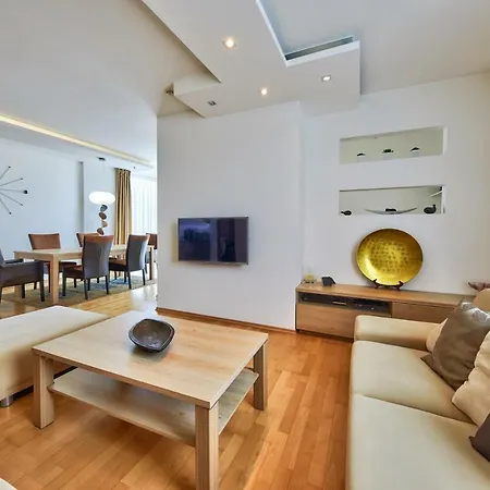 Cosmo-polite Apartment *